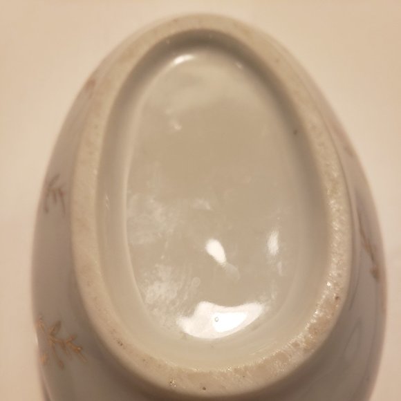 EGG SHAPED TRINKET DISH w/ LID - FLOWERS & GOLD INLAY TRIM - 5.5" X 3.5" X 3.5" - Picture 10 of 15